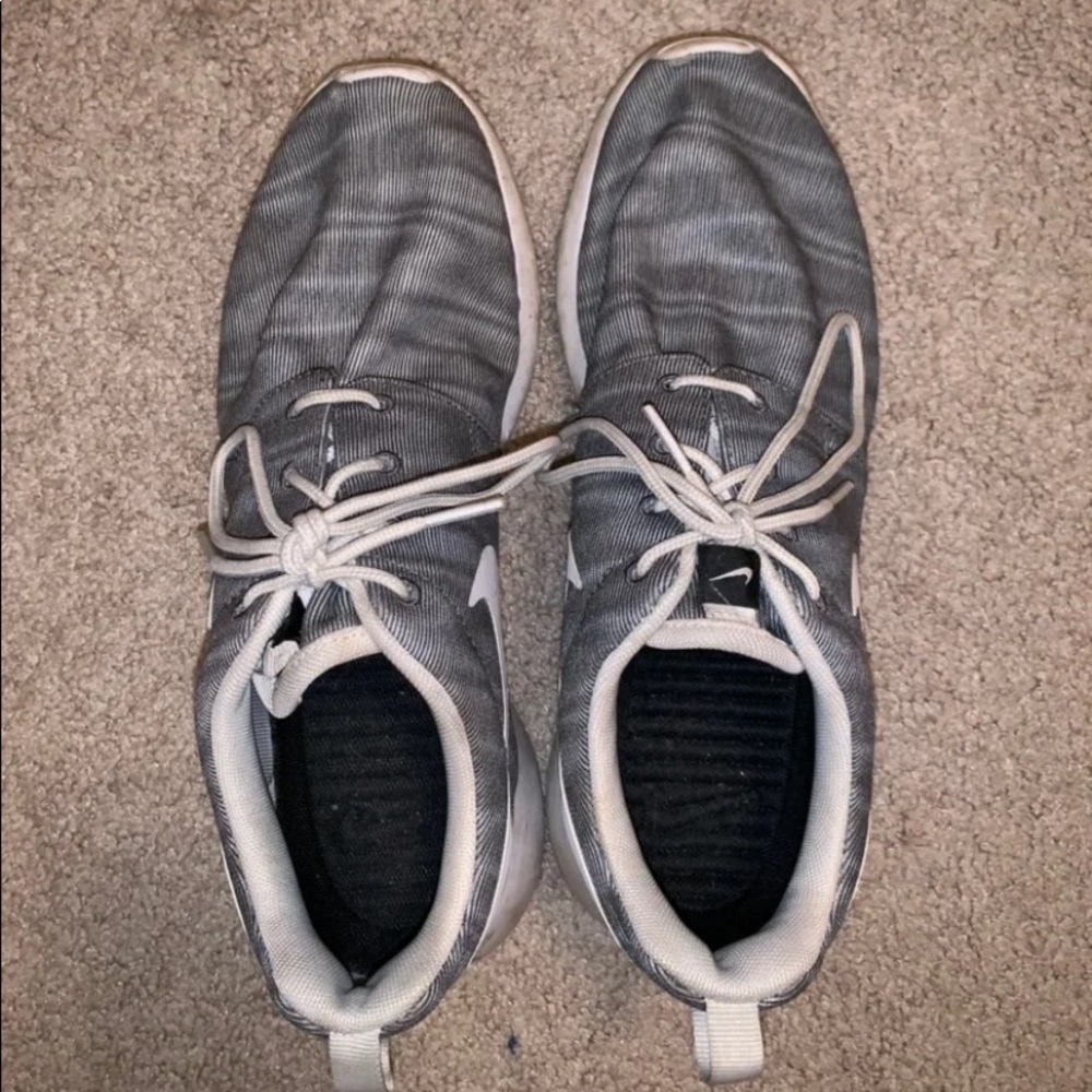 Nike Tennis Shoes